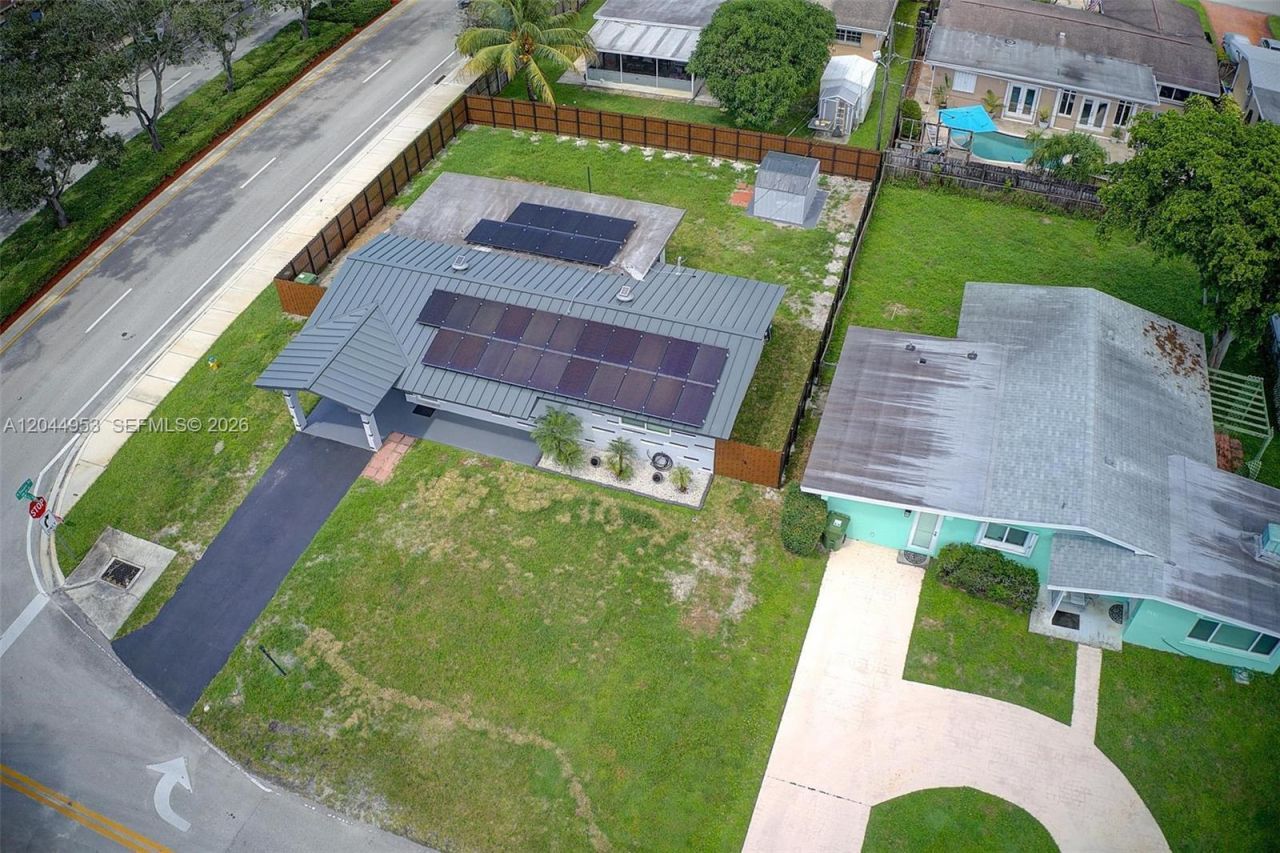 8891 NW 11th St , Pembroke Pines, FL 33024 Photo