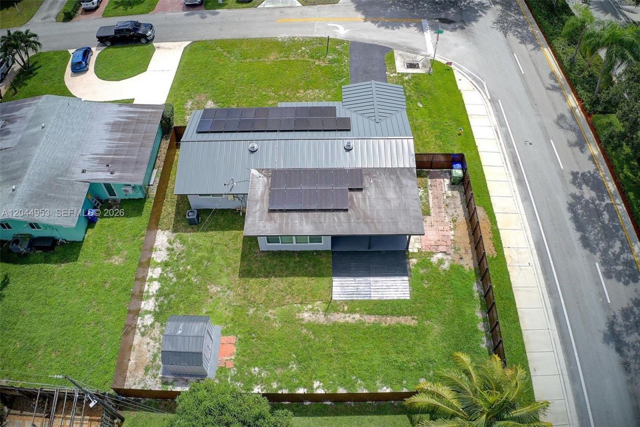 8891 NW 11th St , Pembroke Pines, FL 33024 Photo