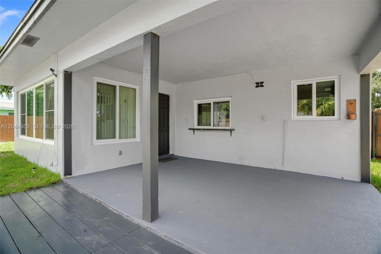 8891 NW 11th St , Pembroke Pines, FL 33024 Photo