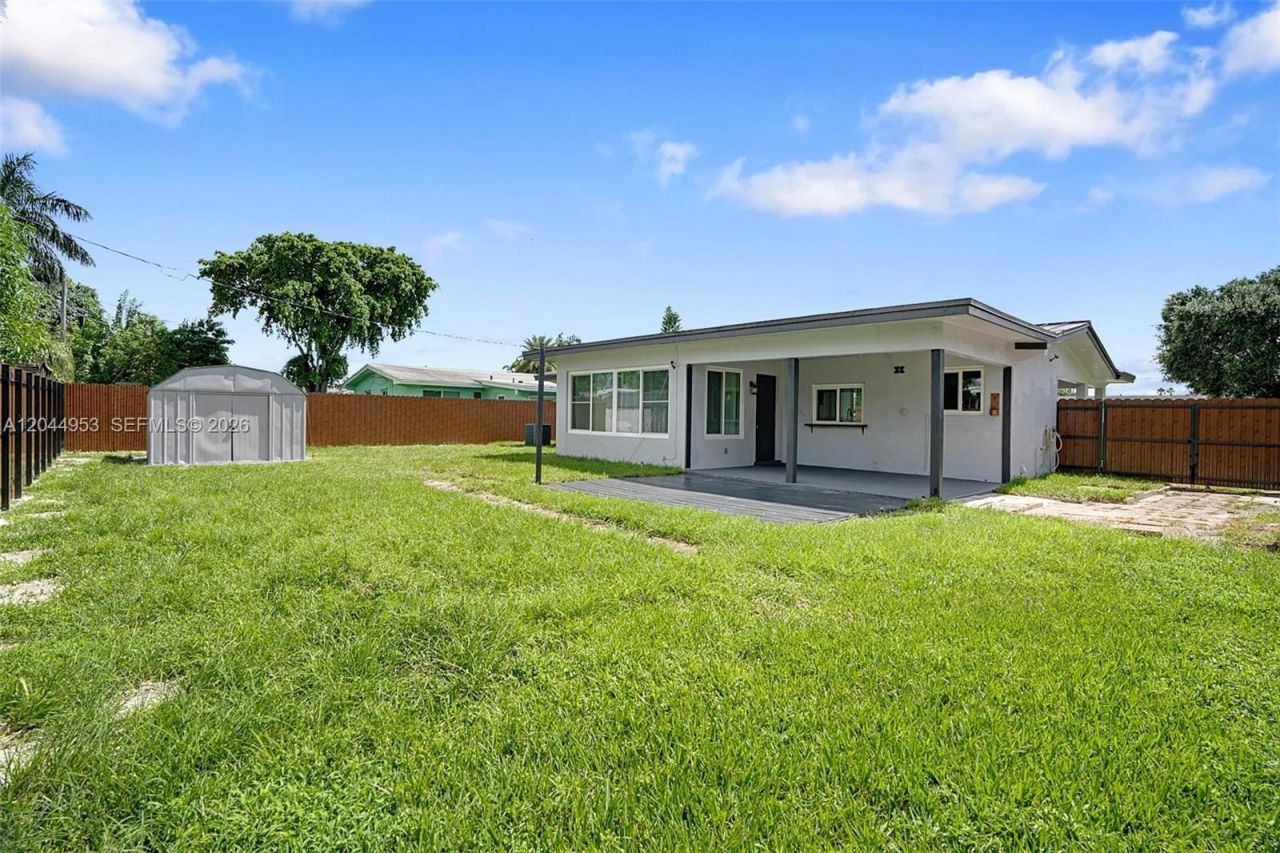 8891 NW 11th St , Pembroke Pines, FL 33024 Photo