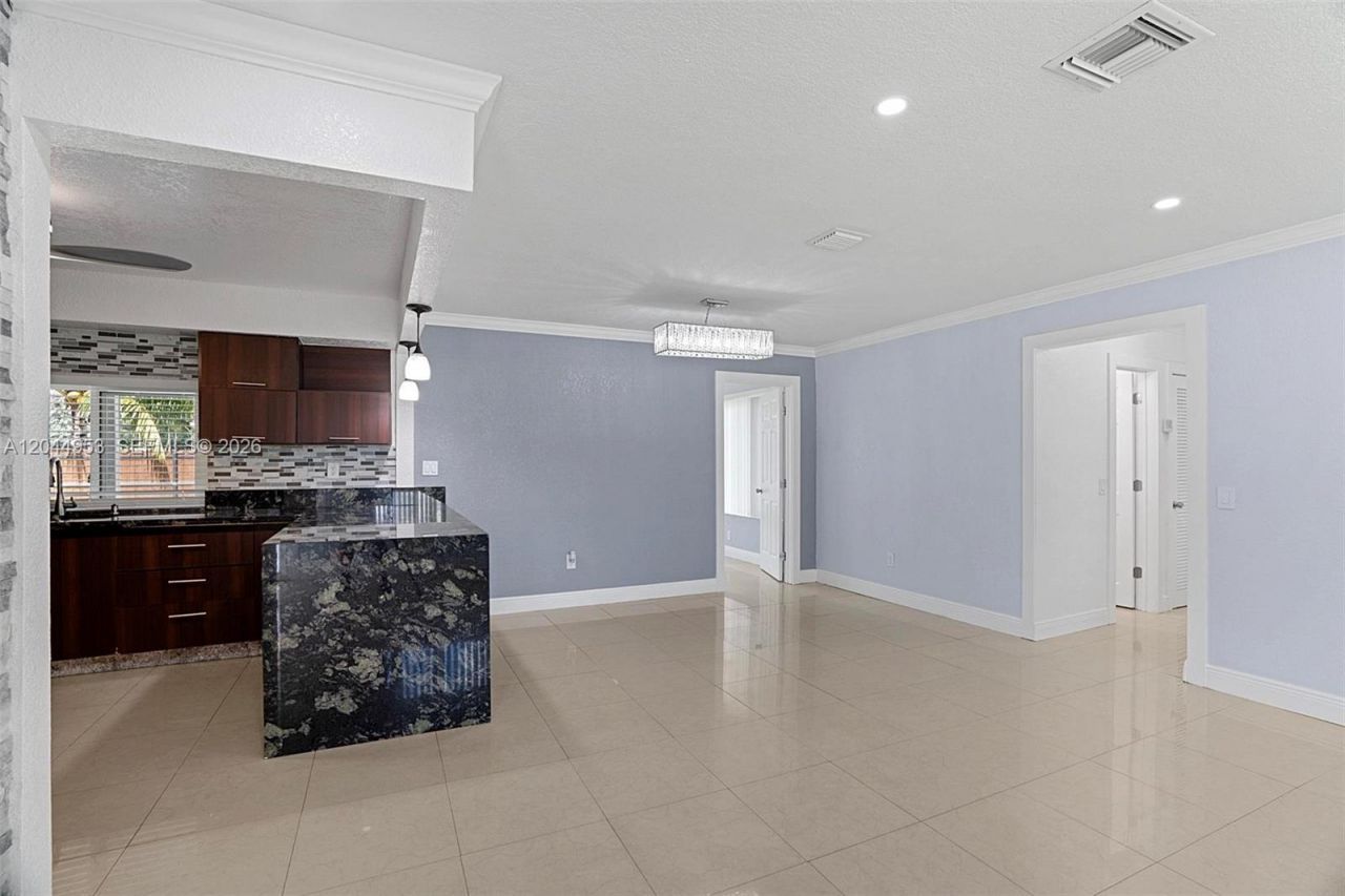 8891 NW 11th St , Pembroke Pines, FL 33024 Photo