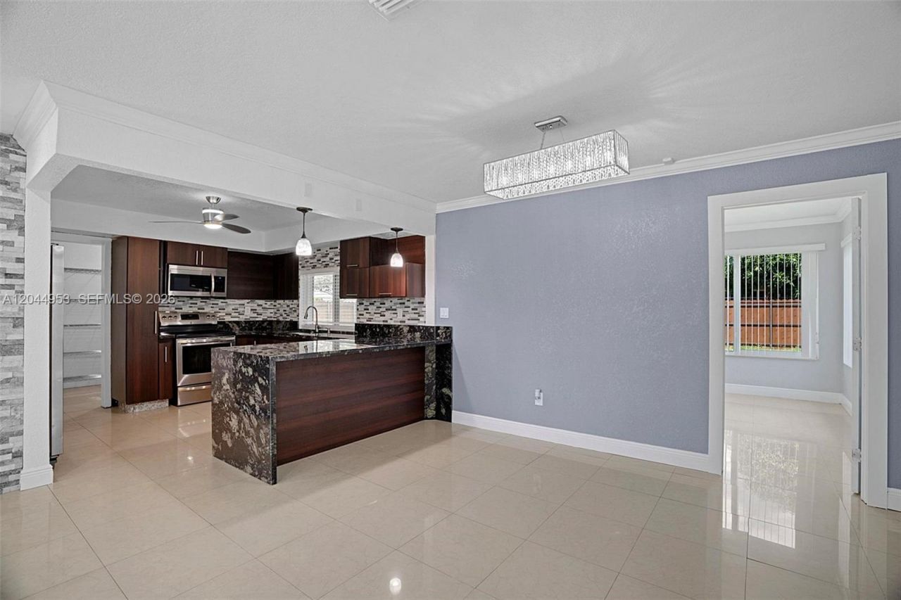 8891 NW 11th St , Pembroke Pines, FL 33024 Photo