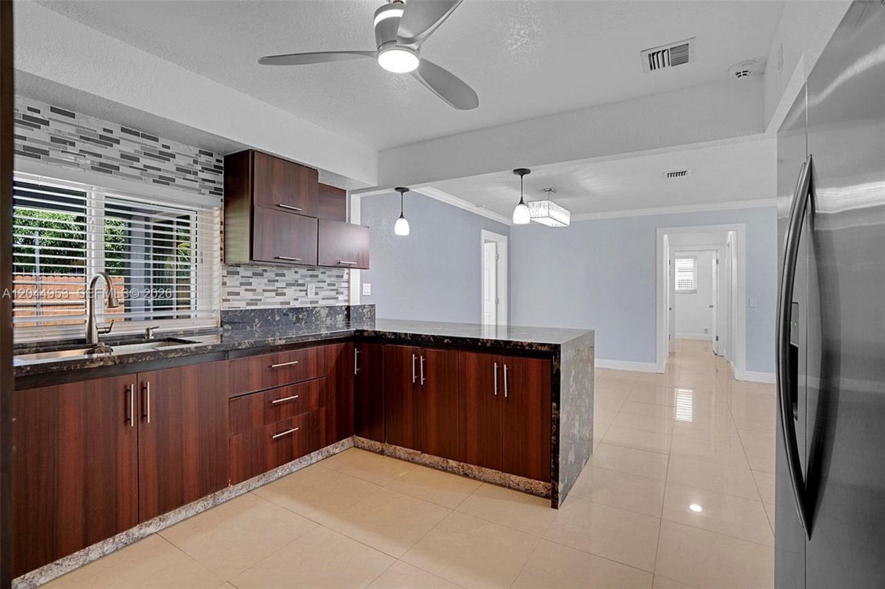 8891 NW 11th St , Pembroke Pines, FL 33024 Photo