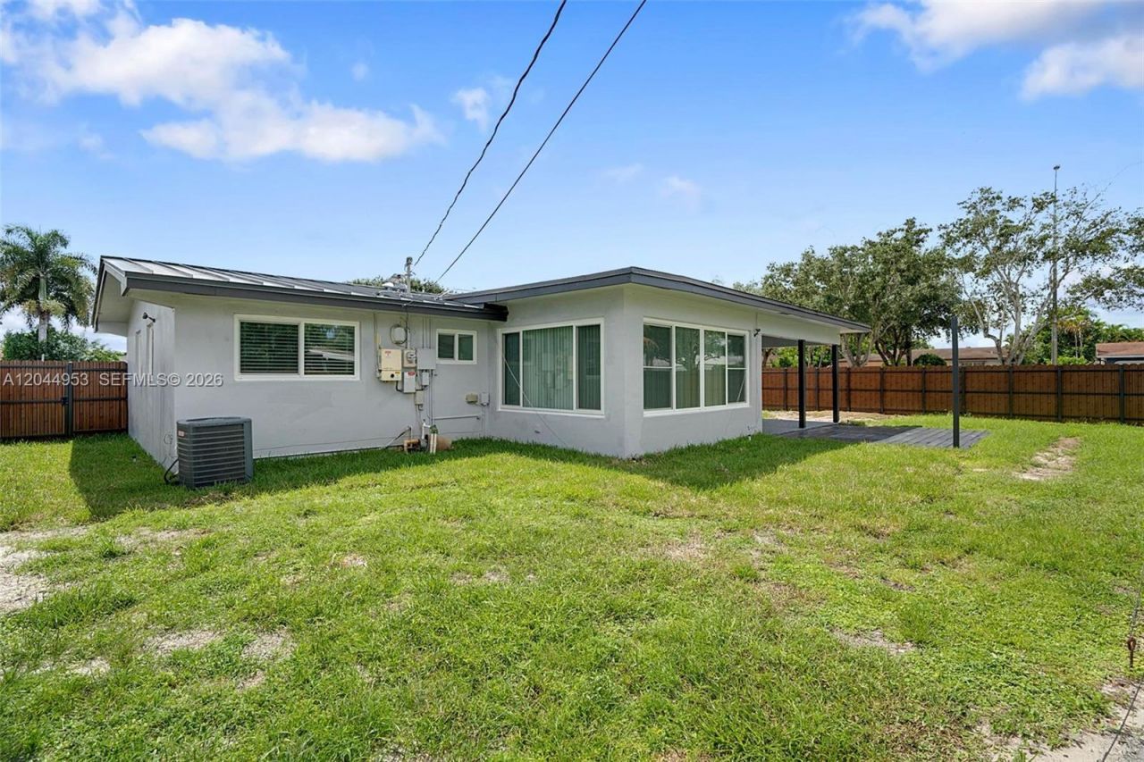 8891 NW 11th St , Pembroke Pines, FL 33024 Photo