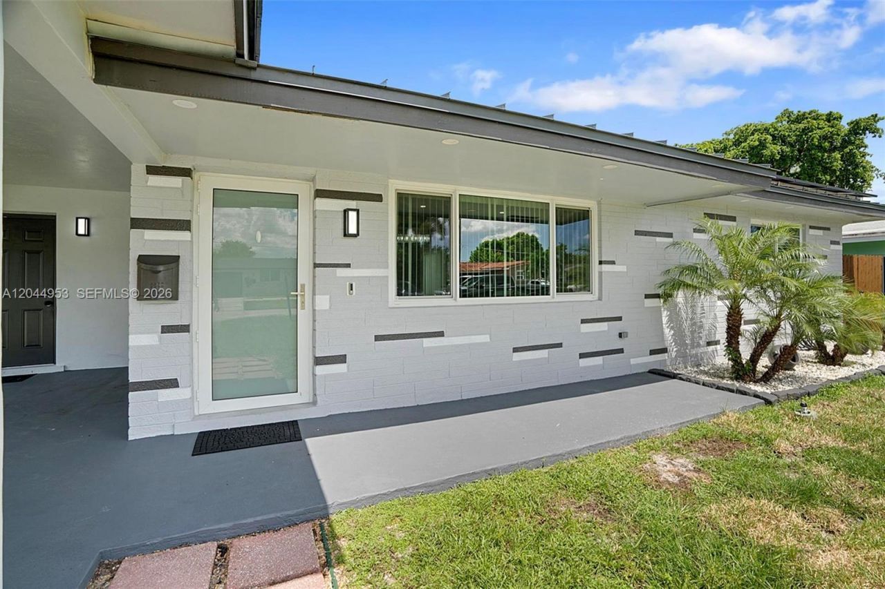 8891 NW 11th St , Pembroke Pines, FL 33024 Photo