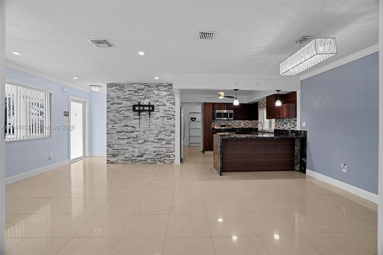 8891 NW 11th St , Pembroke Pines, FL 33024 Photo