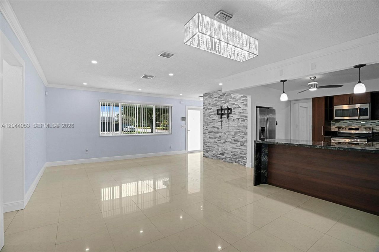 8891 NW 11th St , Pembroke Pines, FL 33024 Photo
