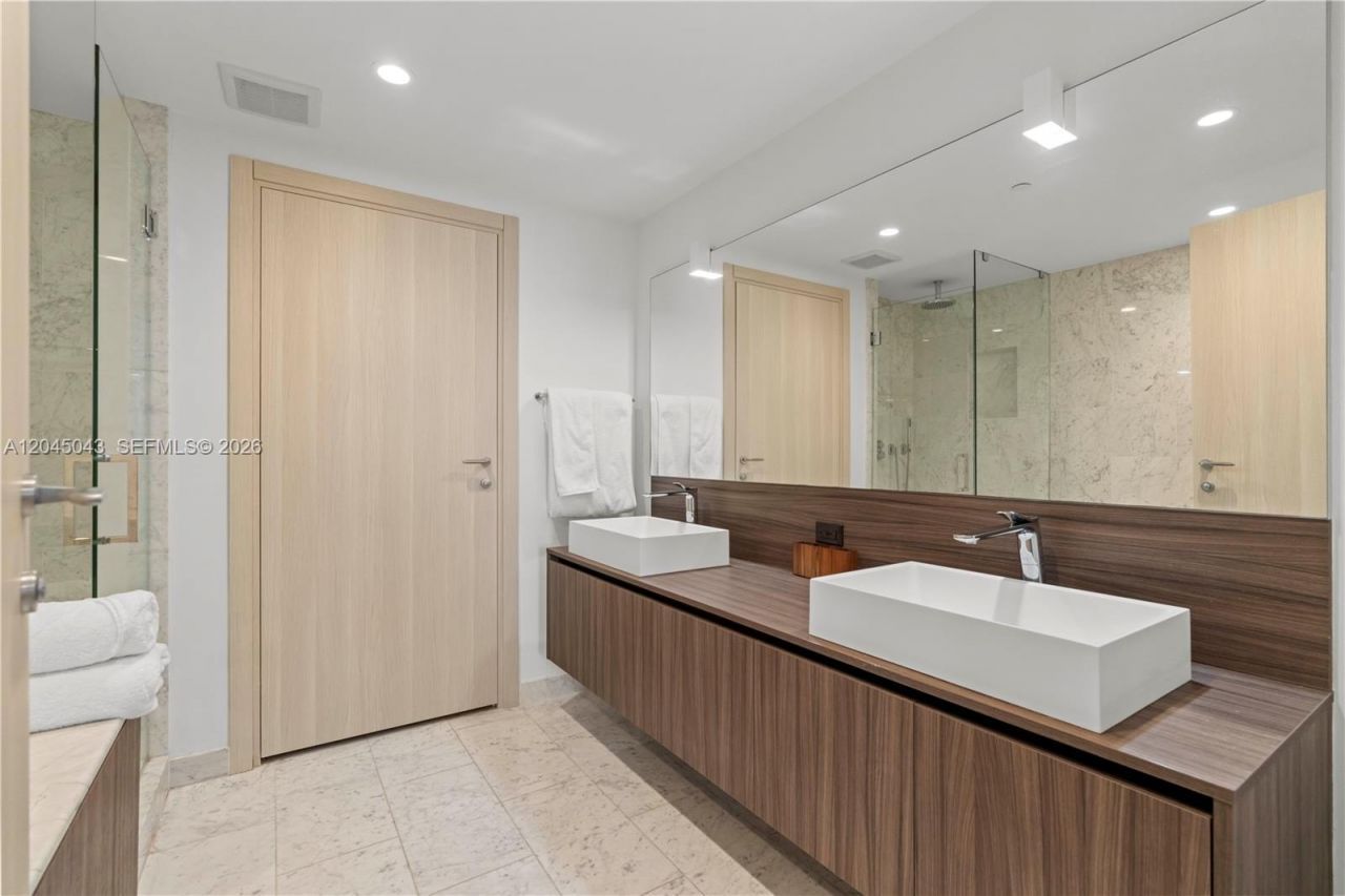 1000 E Brickell Plz , Unit 3803, Miami, FL 33131 Photo