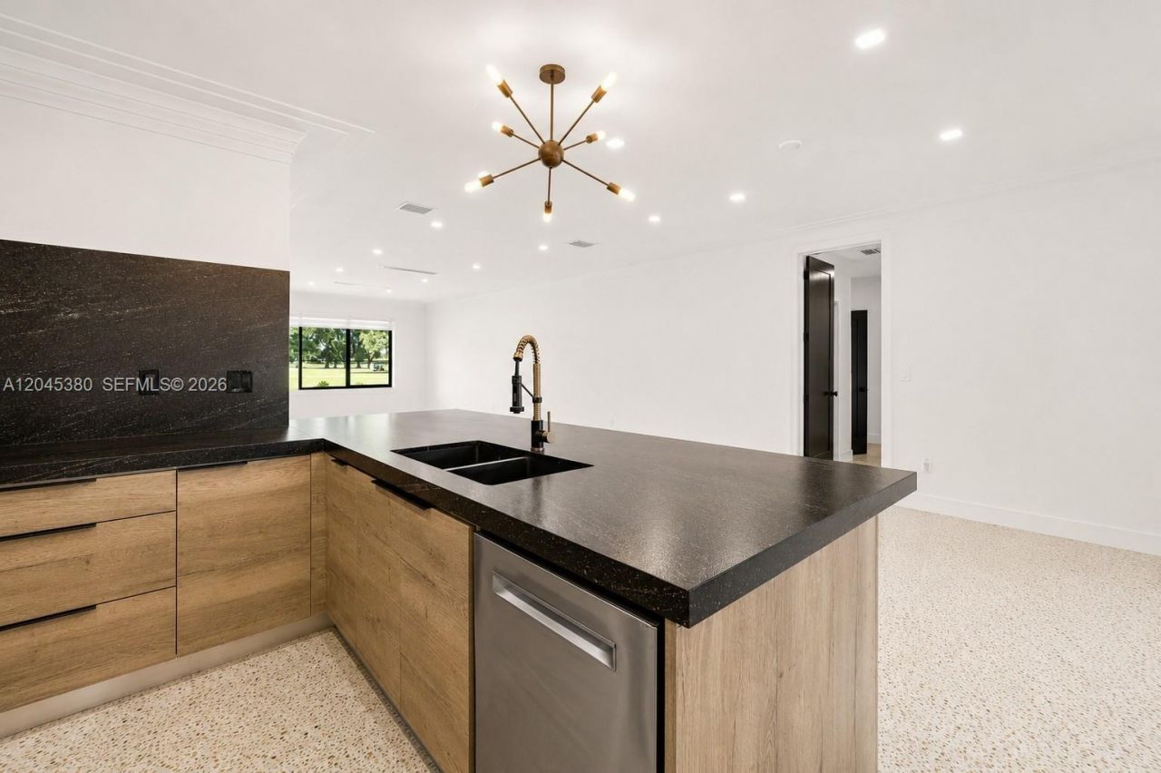 365 Fairway Dr , Miami Beach, FL 33141 Photo
