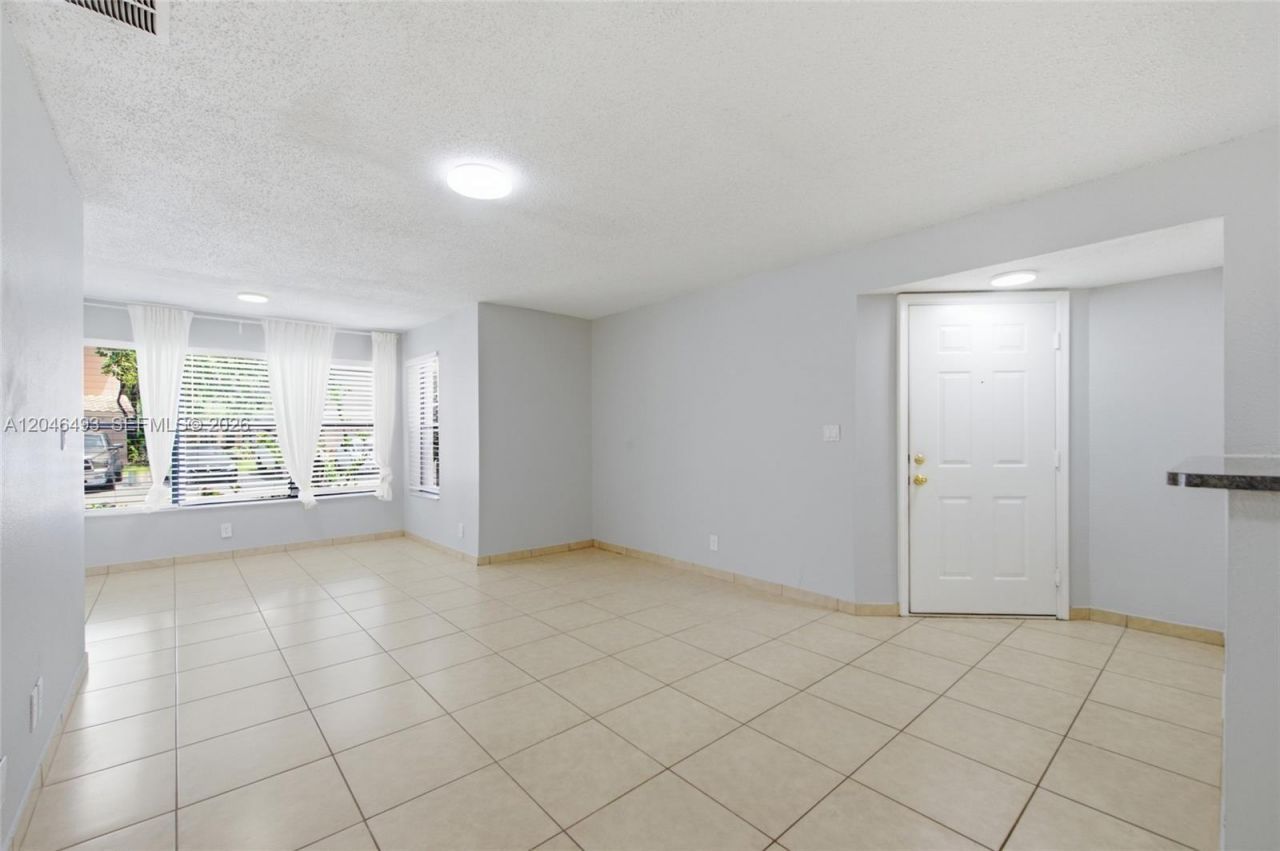 2846 S University Dr , Unit 4104, Davie, FL 33328 Photo