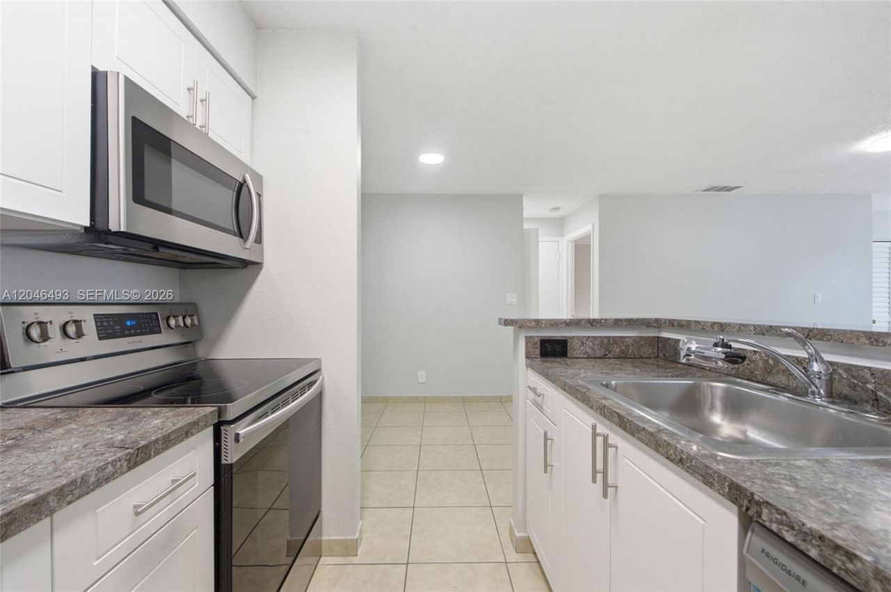 2846 S University Dr , Unit 4104, Davie, FL 33328 Photo