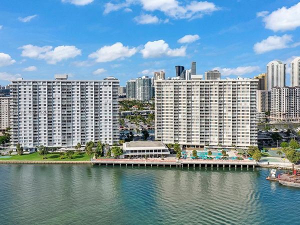 300 Bayview Dr , Unit 1709, Sunny Isles Beach, FL 33160