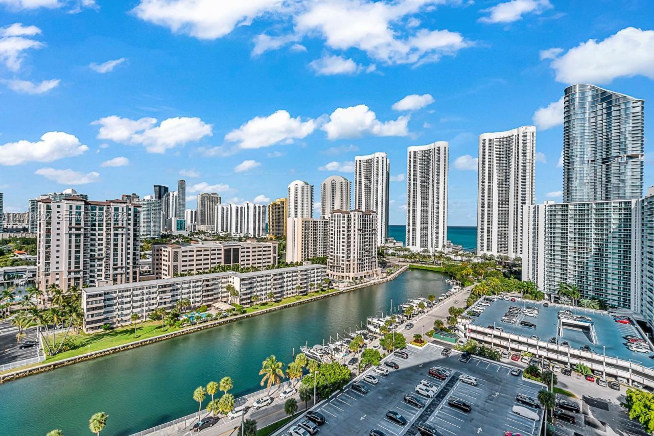 300 Bayview Dr , Unit 1709, Sunny Isles Beach, FL 33160 Photo