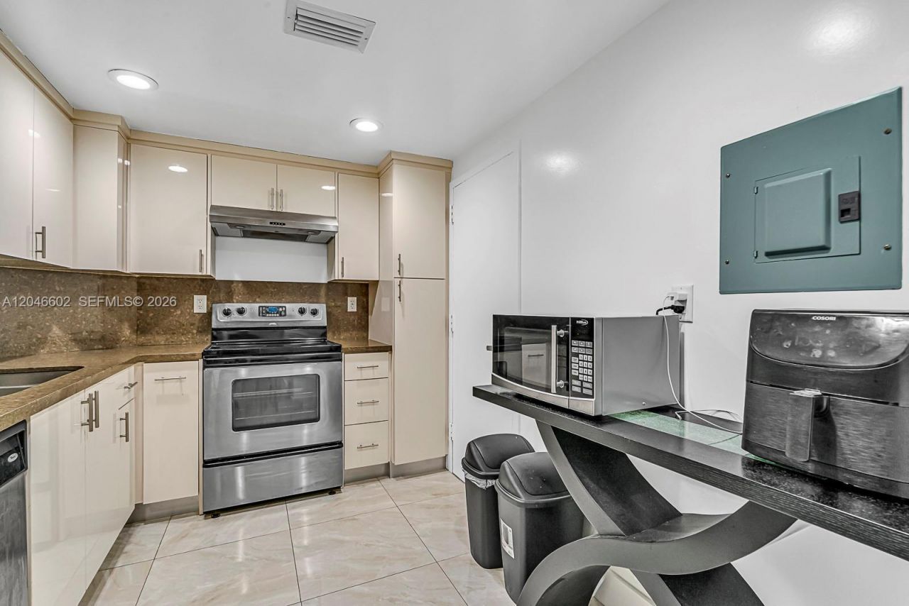 300 Bayview Dr , Unit 1709, Sunny Isles Beach, FL 33160 Photo