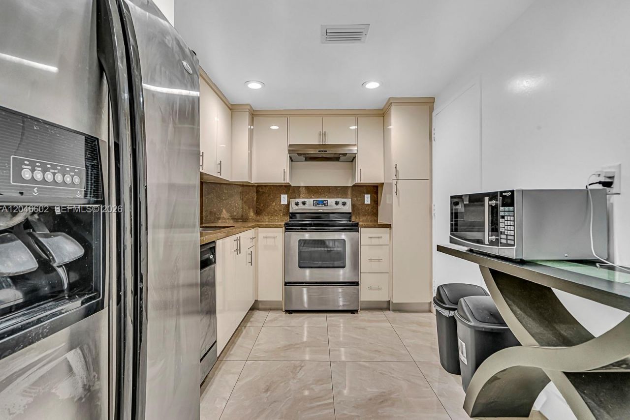 300 Bayview Dr , Unit 1709, Sunny Isles Beach, FL 33160 Photo