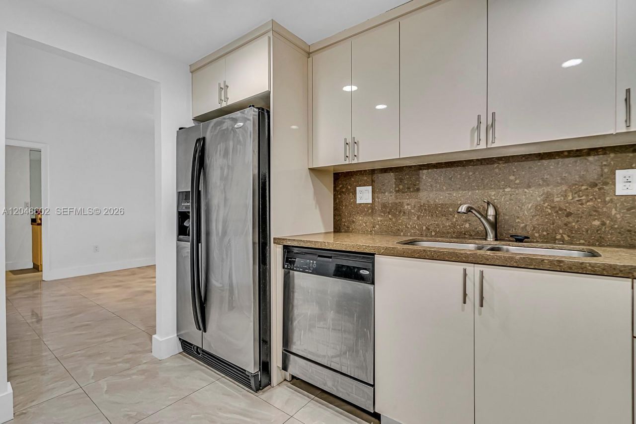 300 Bayview Dr , Unit 1709, Sunny Isles Beach, FL 33160 Photo
