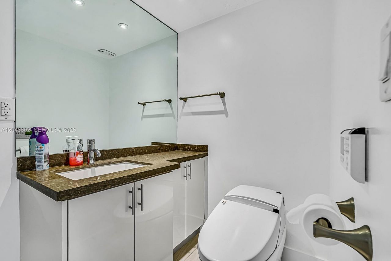 300 Bayview Dr , Unit 1709, Sunny Isles Beach, FL 33160 Photo