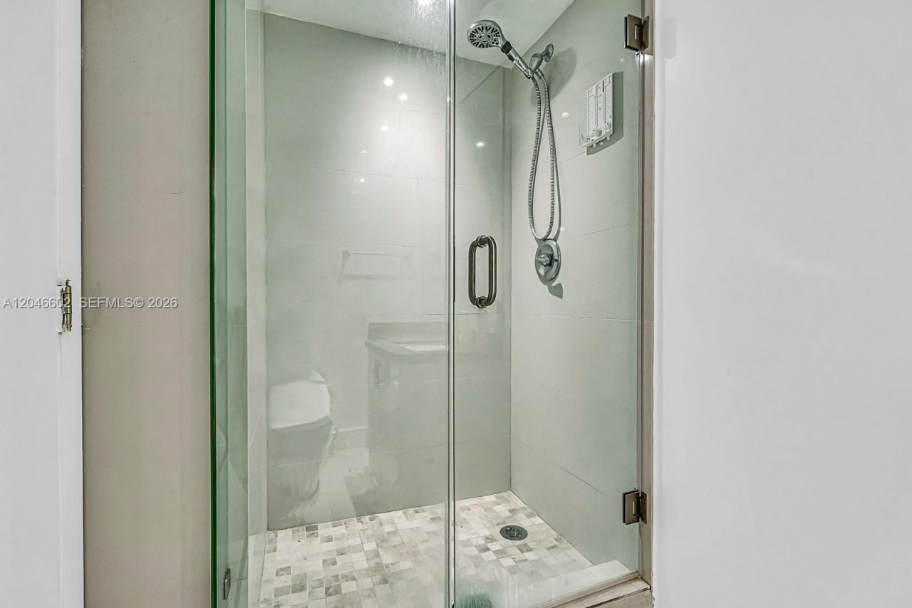 300 Bayview Dr , Unit 1709, Sunny Isles Beach, FL 33160 Photo