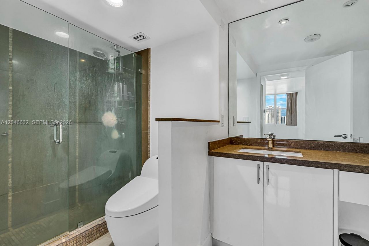 300 Bayview Dr , Unit 1709, Sunny Isles Beach, FL 33160 Photo