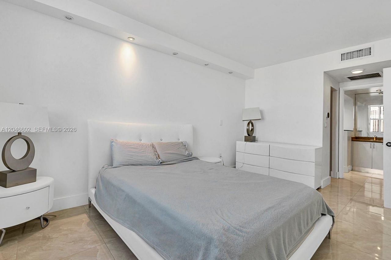 300 Bayview Dr , Unit 1709, Sunny Isles Beach, FL 33160 Photo
