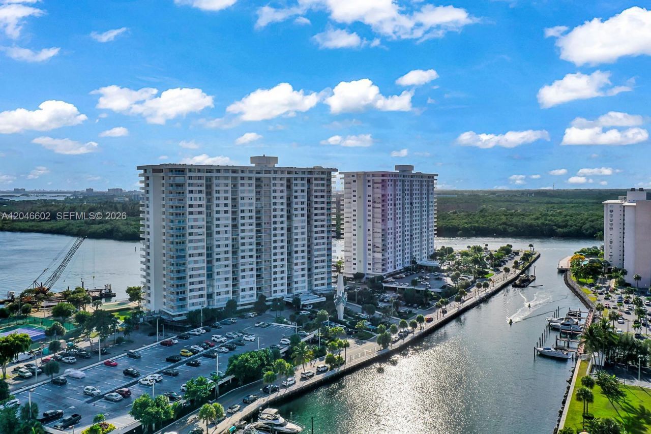300 Bayview Dr , Unit 1709, Sunny Isles Beach, FL 33160 Photo