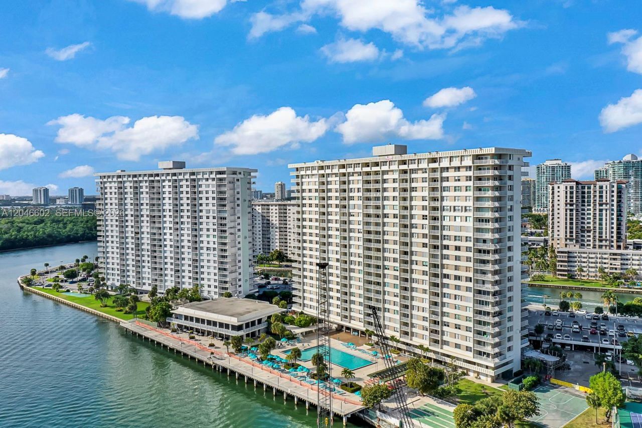 300 Bayview Dr , Unit 1709, Sunny Isles Beach, FL 33160 Photo