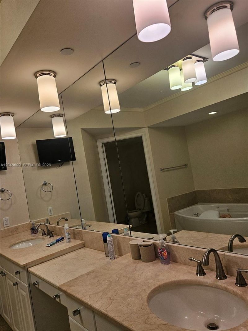 20201 E Country Club Dr , Unit 2409, Aventura, FL 33180 Photo