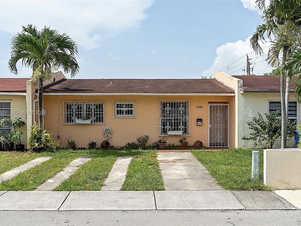 10112 SW 23rd St , Miami, FL 33165