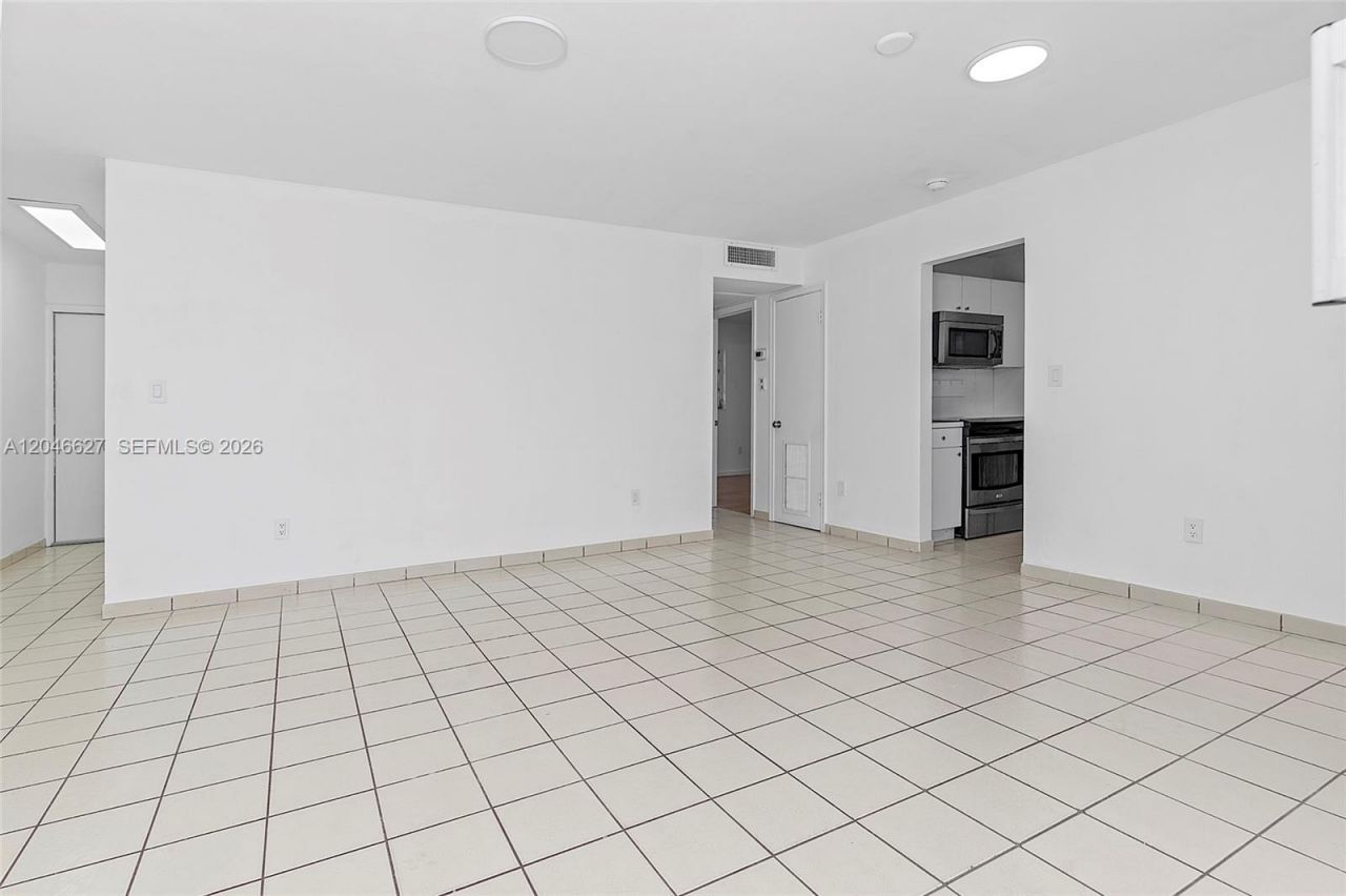 10112 SW 23rd St , Miami, FL 33165 Photo
