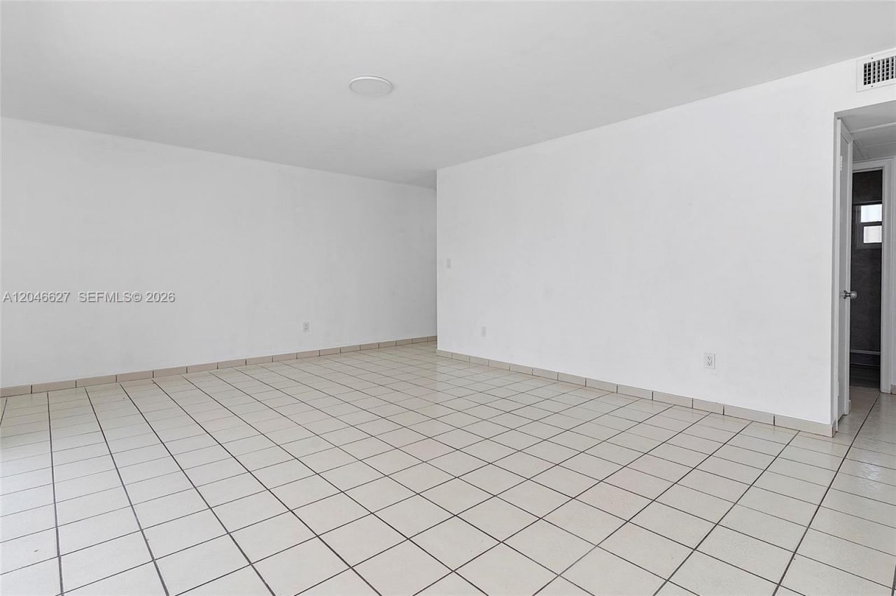 10112 SW 23rd St , Miami, FL 33165 Photo