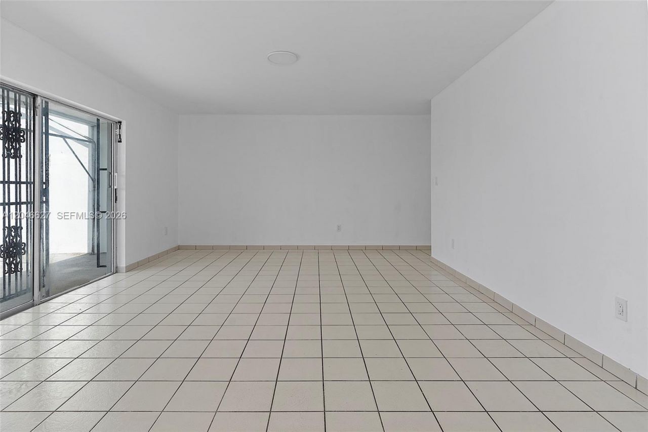 10112 SW 23rd St , Miami, FL 33165 Photo