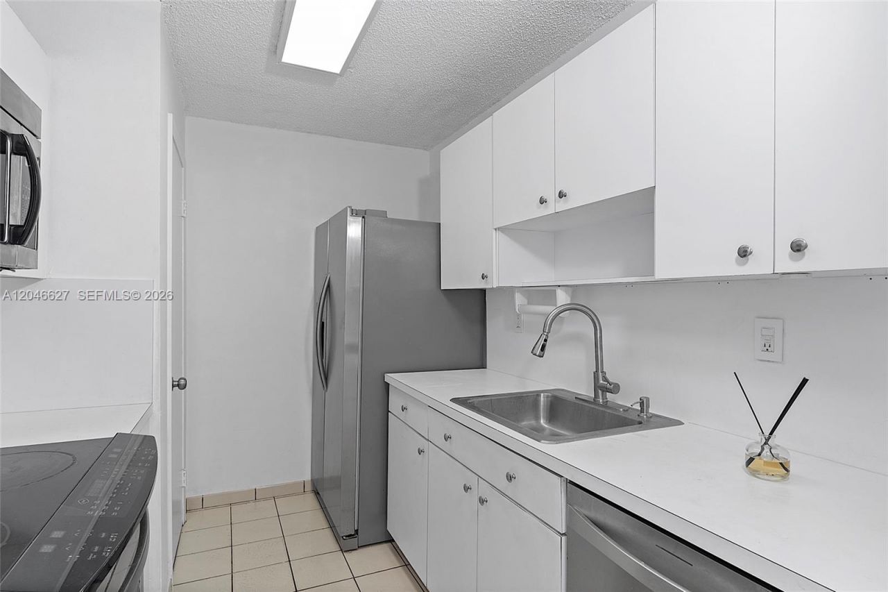 10112 SW 23rd St , Miami, FL 33165 Photo