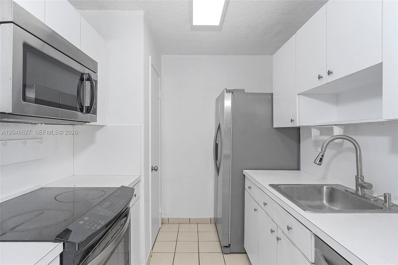 10112 SW 23rd St , Miami, FL 33165 Photo