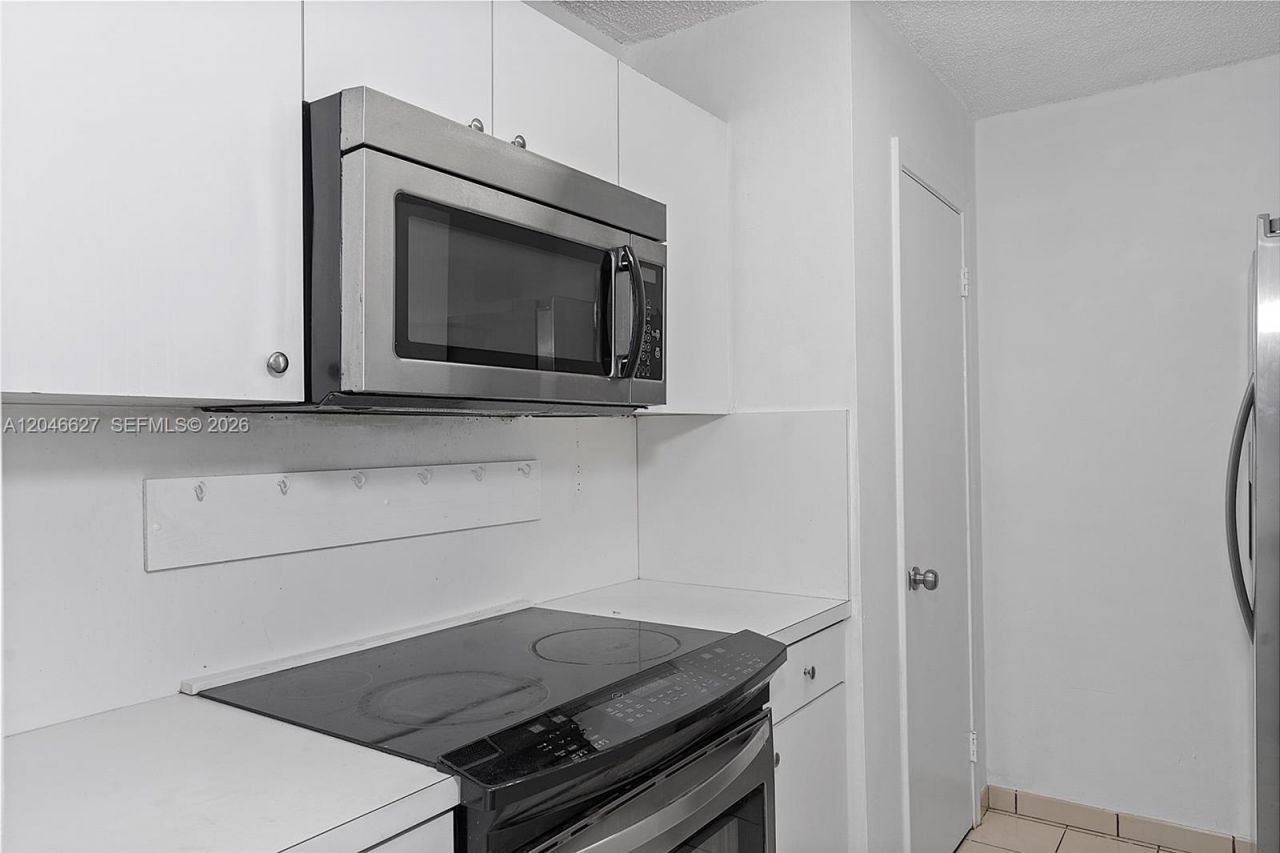 10112 SW 23rd St , Miami, FL 33165 Photo