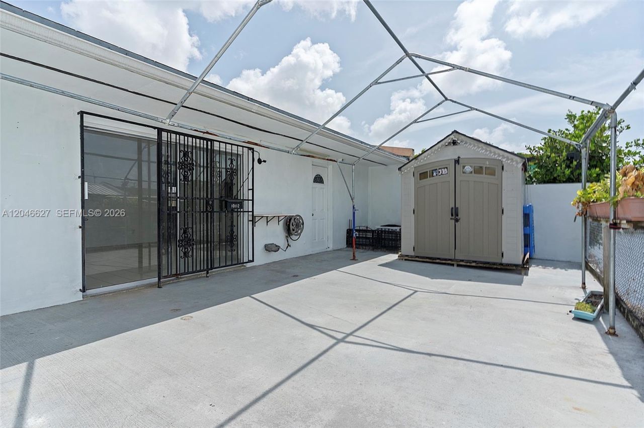 10112 SW 23rd St , Miami, FL 33165 Photo