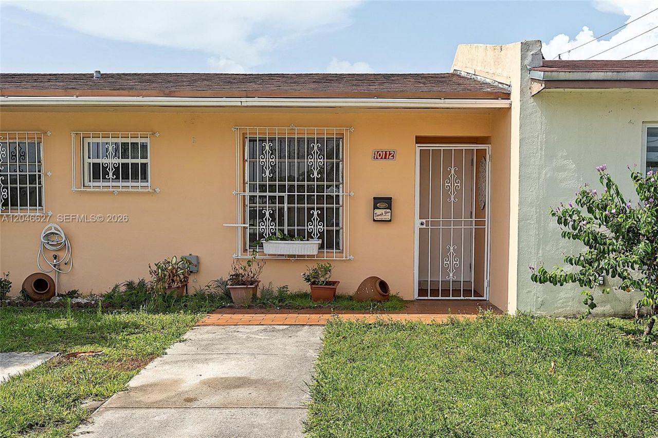 10112 SW 23rd St , Miami, FL 33165 Photo