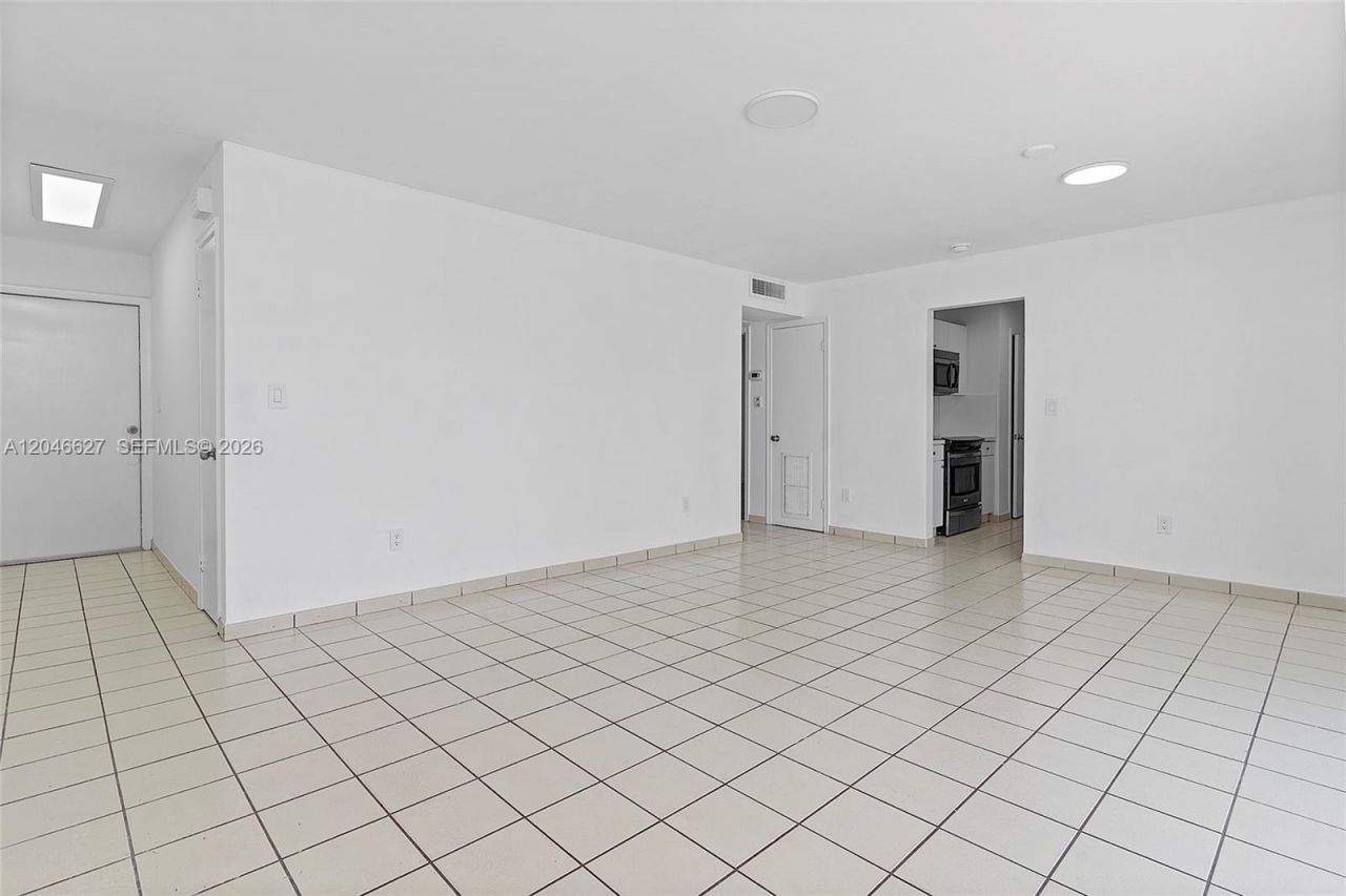 10112 SW 23rd St , Miami, FL 33165 Photo