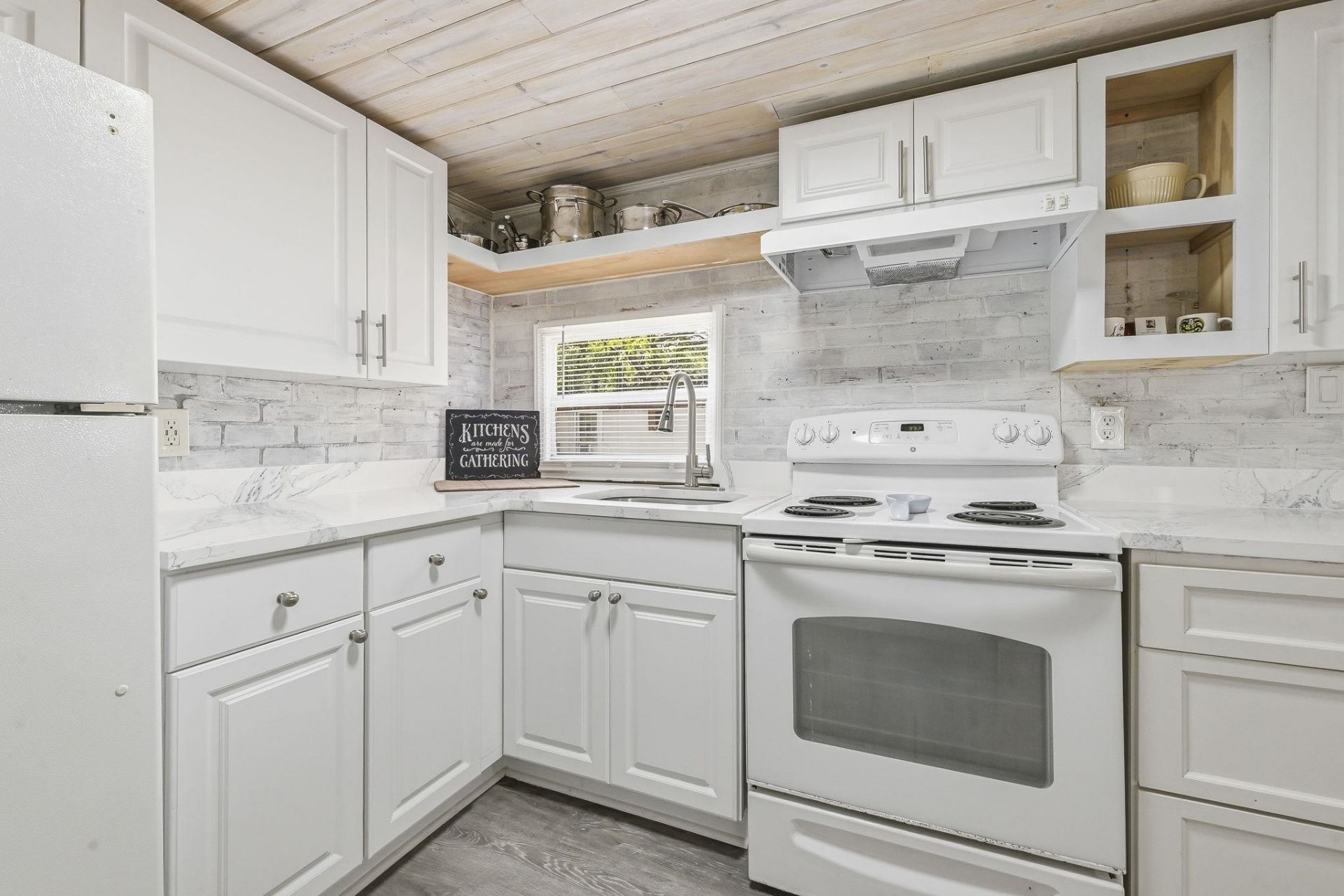429 East Surfwind Dr. Photo 14