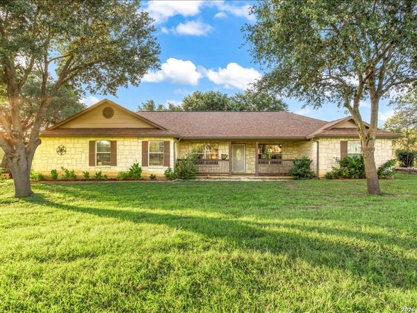 155 COUNTRY GDNS, La Vernia, TX 78121
