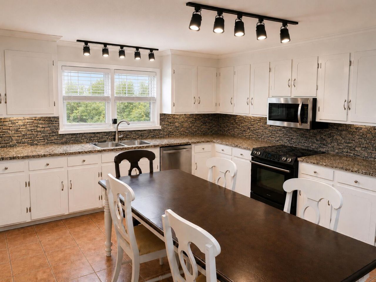 1398 Chicken Creek Road Photo 10