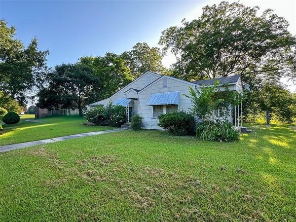 1105 S Donoho Street , Clarksville, TX 75426