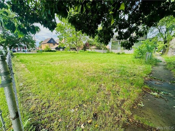 1960 Cudaback Avenue , Niagara Falls, NY 14303