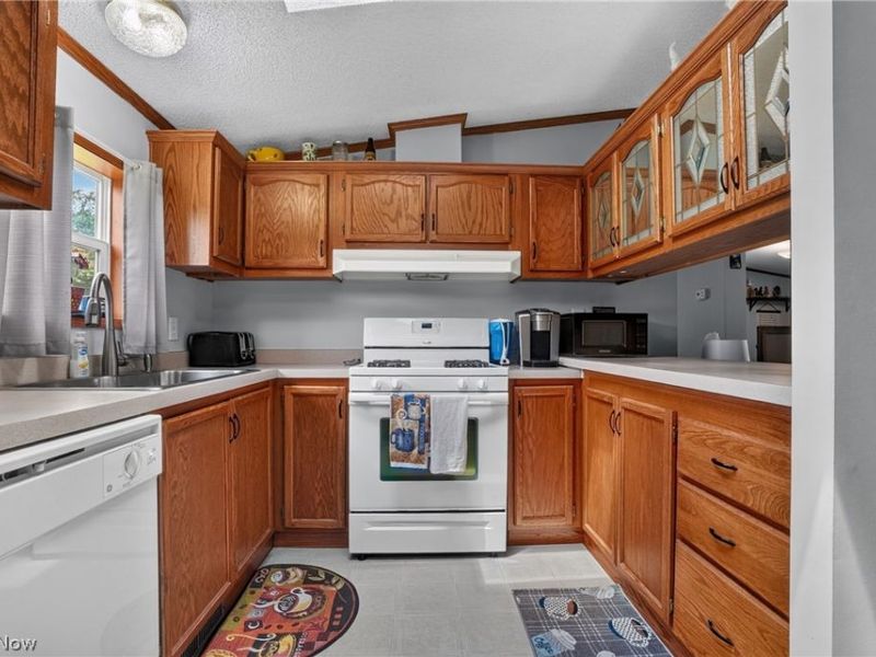 325 Britton Drive, Geneva, OH 44041 Photo 14