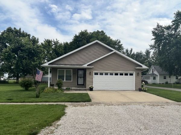 209 W Washington Street W, Fithian, IL 61844