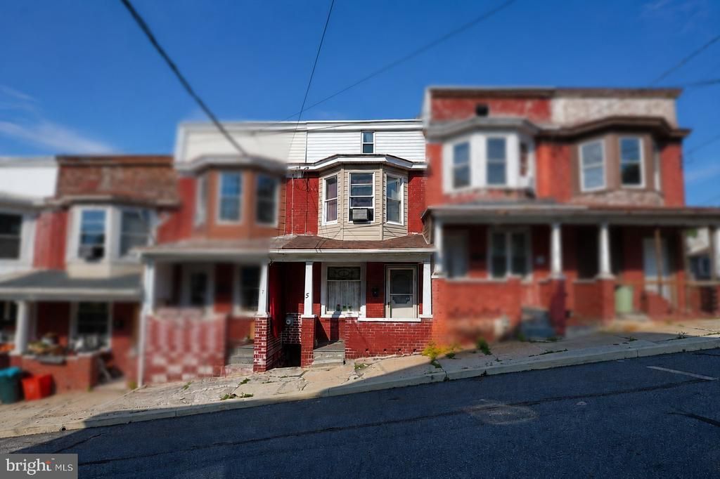 5 N WALNUT STREET , LANSFORD, PA 18232