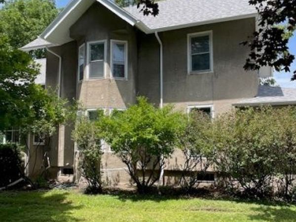 903 East Street, Grinnell, IA 50112