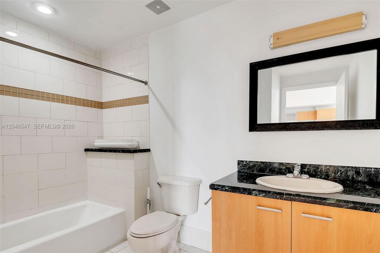 1350 NW 8th Ct , Unit B1-5, Miami, FL 33136 Photo