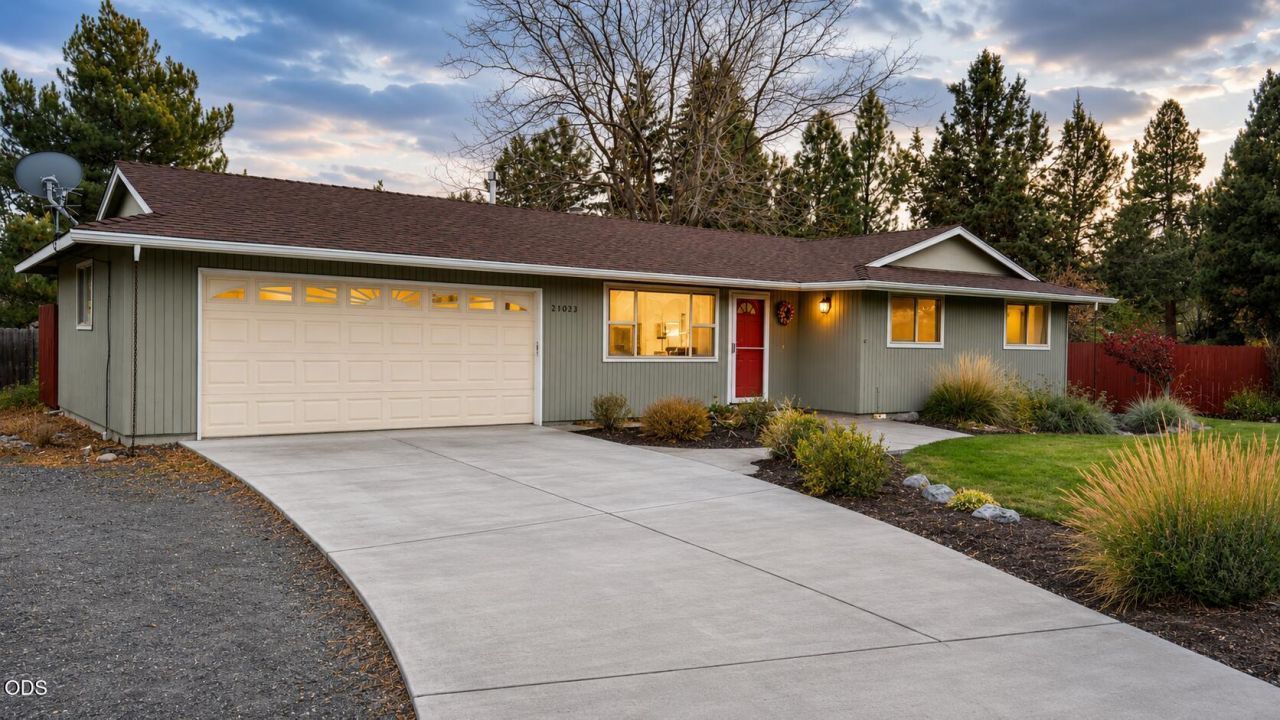 21023 Thomas Drive, Bend, OR 97702 Main Photo