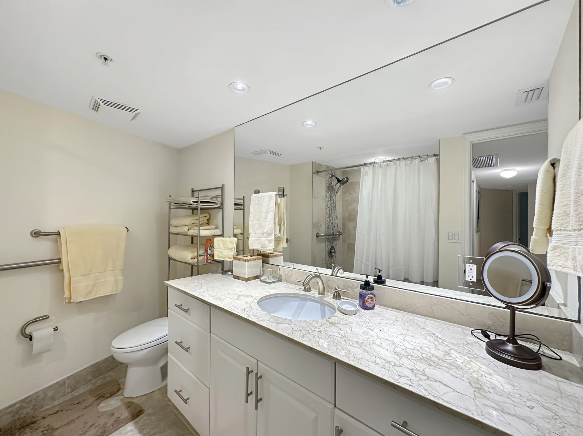 3000 N Ocean Drive, Unit 20-b, Singer Island, FL 33404 Photo
