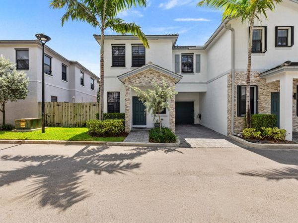 2820 SW 17th Avenue, Fort Lauderdale, FL 33315